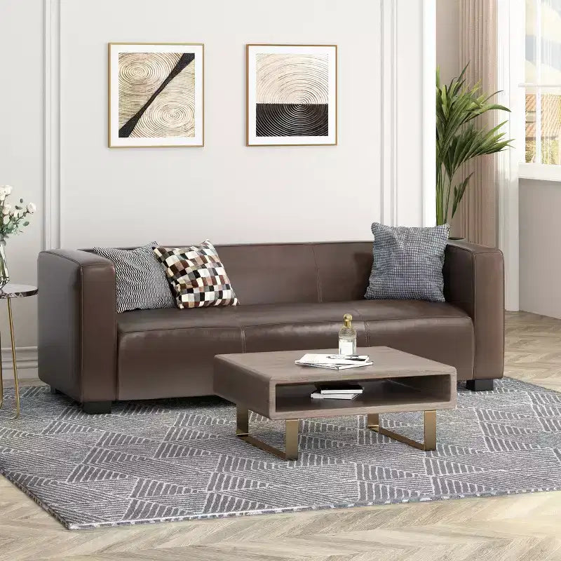 Nowoczesna sofa 3-osobowa ze skórzaną tapicerką syntetyczną, kwadratowymi podłokietnikami i nogami z drewna brzozowego