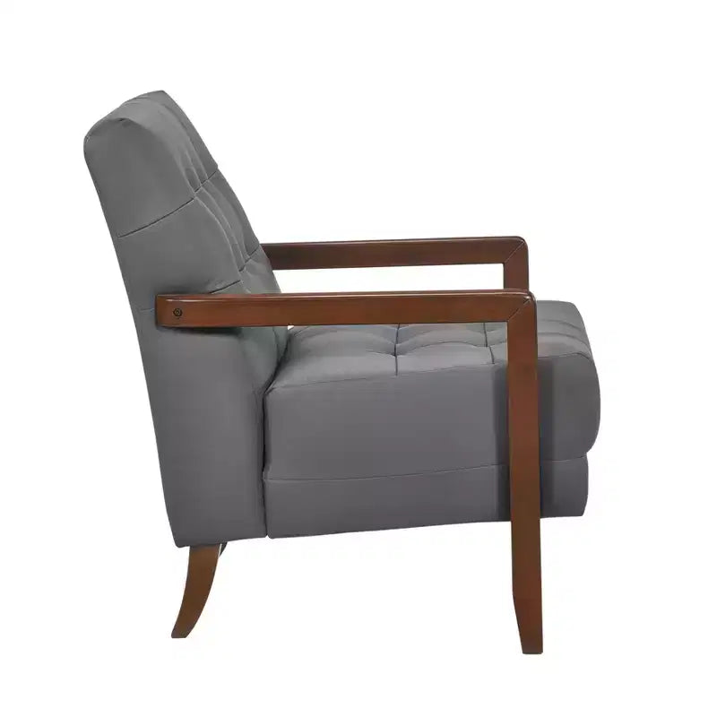 Comoda poltrona d'accento in pelle, contemporanea per il soggiorno, con cuscino imbottito trapuntato e braccioli in legno color noce