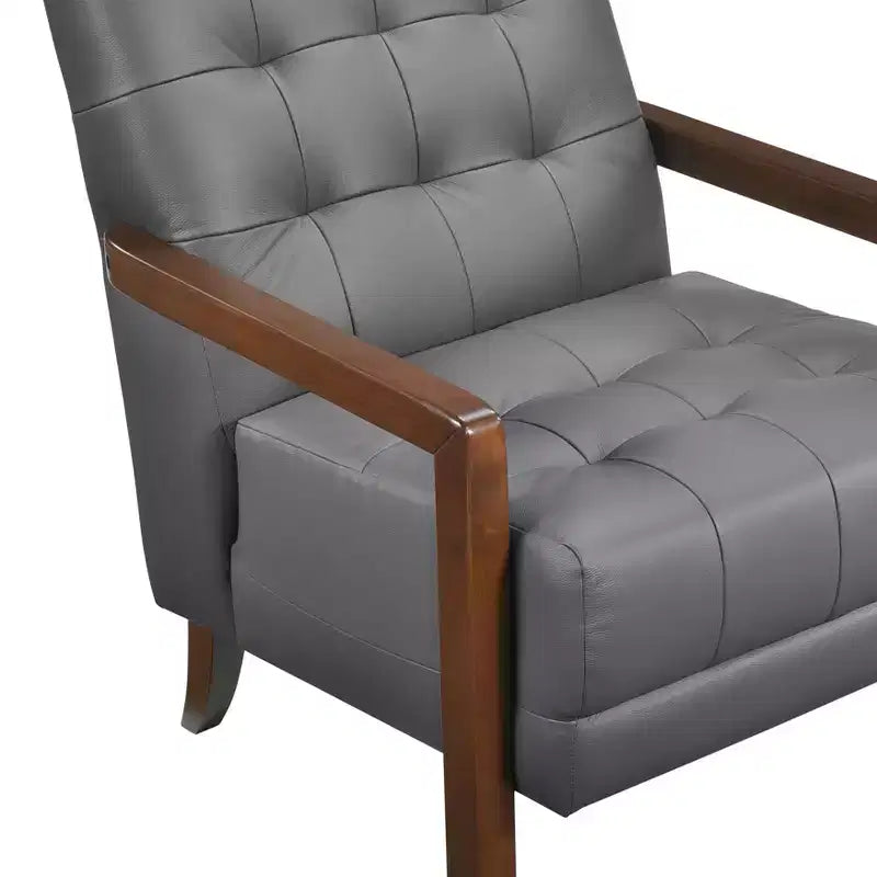 Comoda poltrona d'accento in pelle, contemporanea per il soggiorno, con cuscino imbottito trapuntato e braccioli in legno color noce