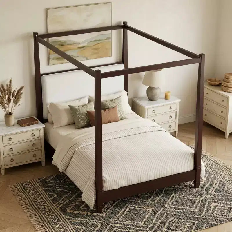 Letto a piattaforma con baldacchino e testiera imbottita