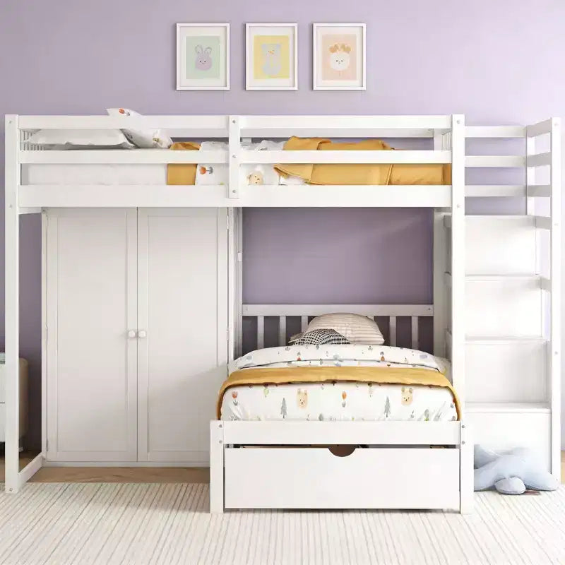 Letto a castello moderno con letto matrimoniale sopra e letto a una piazza e mezza sotto, guardaroba e 5 cassetti